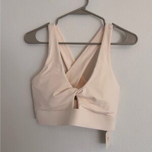 NWT-Fabletics Oasis Twist Sports Bra in Cream-Size Large
